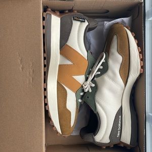 New Balance 327 size 8 WM colors tan, green and orange
